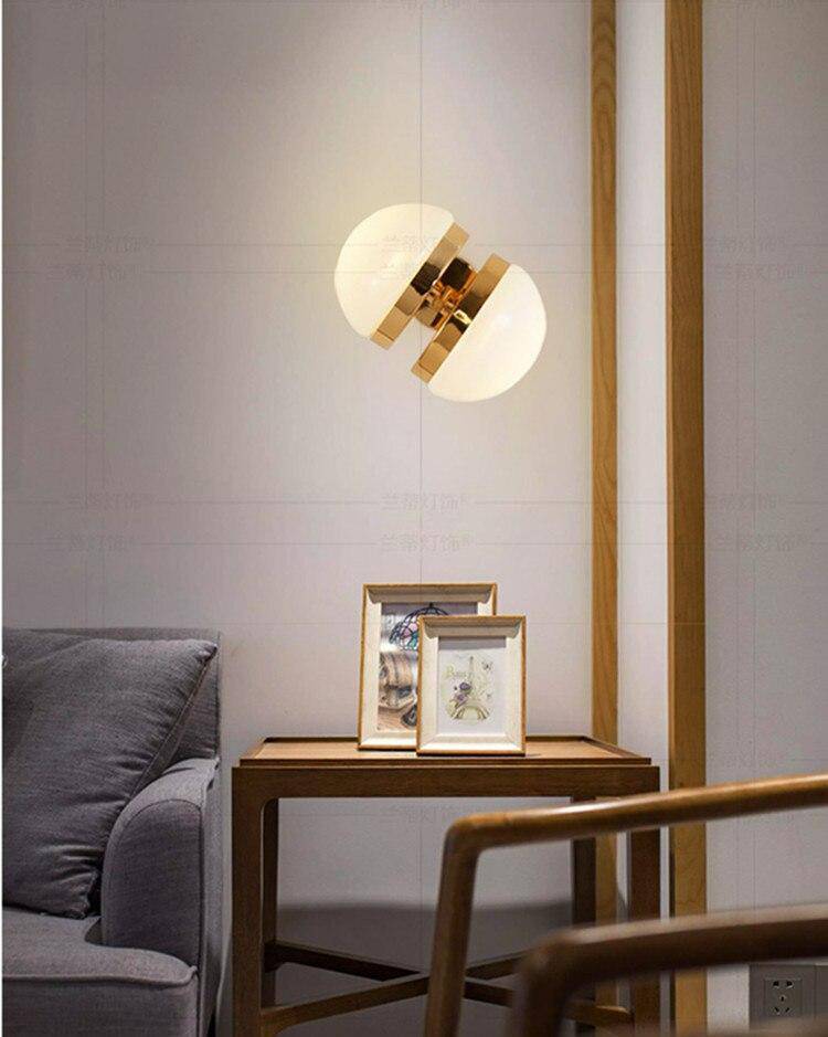 Applique murale dorée LED avec demi-sphère design Creative