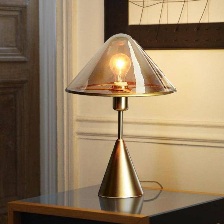Lampe à poser design LED avec socle conique en métal doré