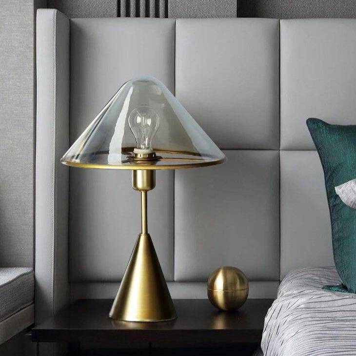 Lampe à poser design LED avec socle conique en métal doré
