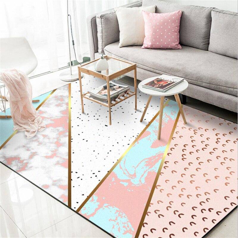 Tapis rectangle rose et doré style géométrique - vue 3 sur 3