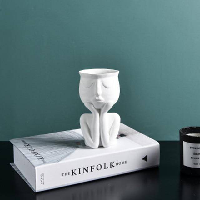 Vase statue en résine colorée Creative - vue 3 sur 7