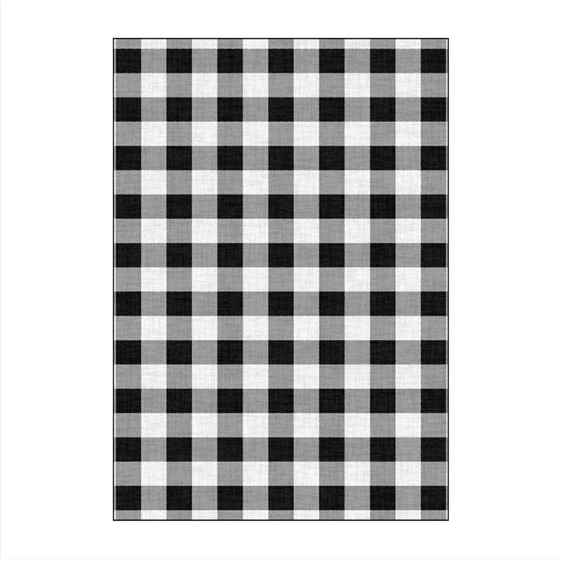 Tapis rectangle à quadrillage noir et blanc - vue 4 sur 5
