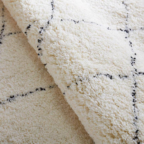 Tapis shaggy rectangle blanc à quadrillage noirs - vue 5 sur 6