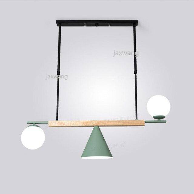 Suspension design à LED avec boules en verre et abat-jour triangle Loft