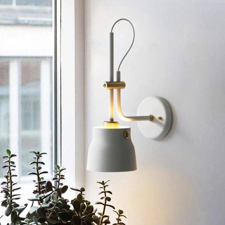 Applique murale design LED avec abat-jour arrondi en métal mat