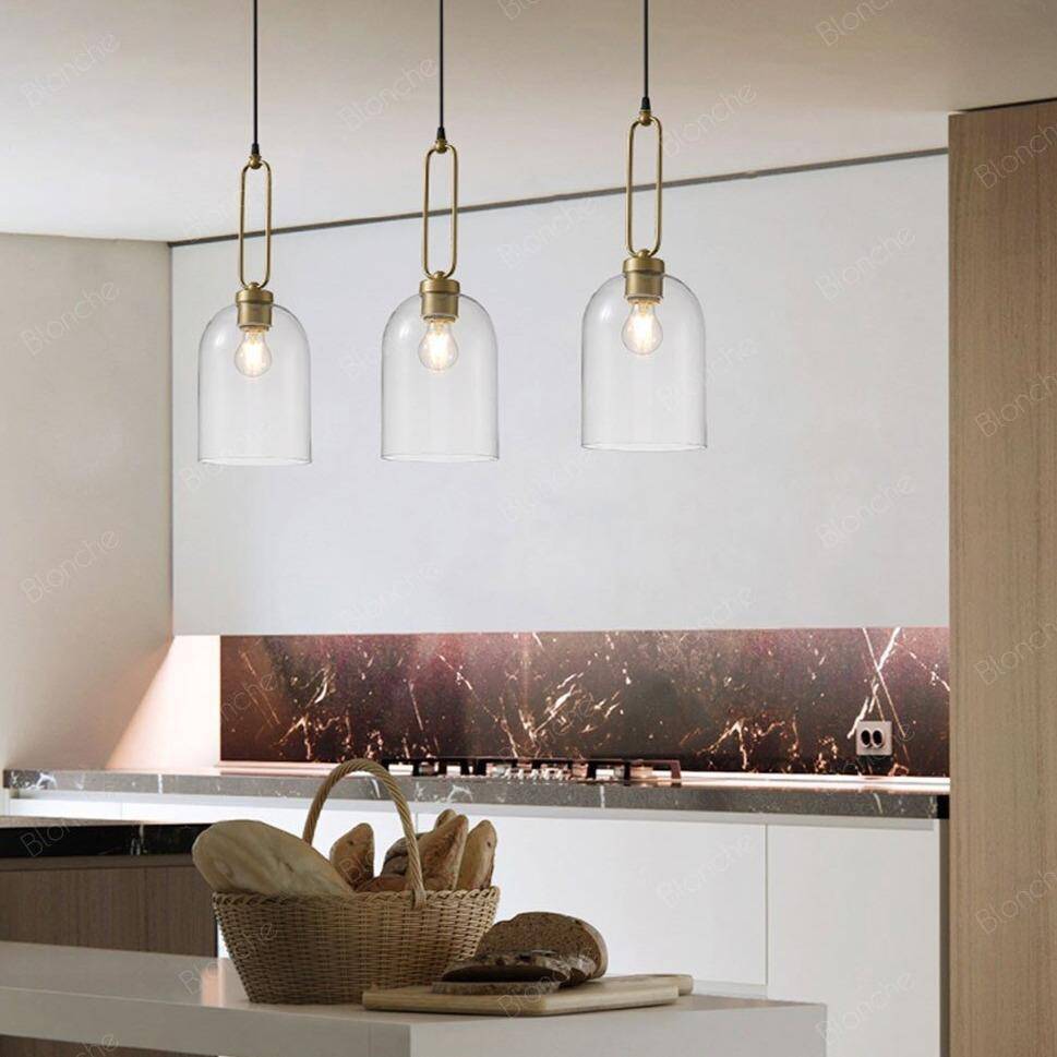 Suspension design LED en verre arrondi et anneau doré - vue 3 sur 7
