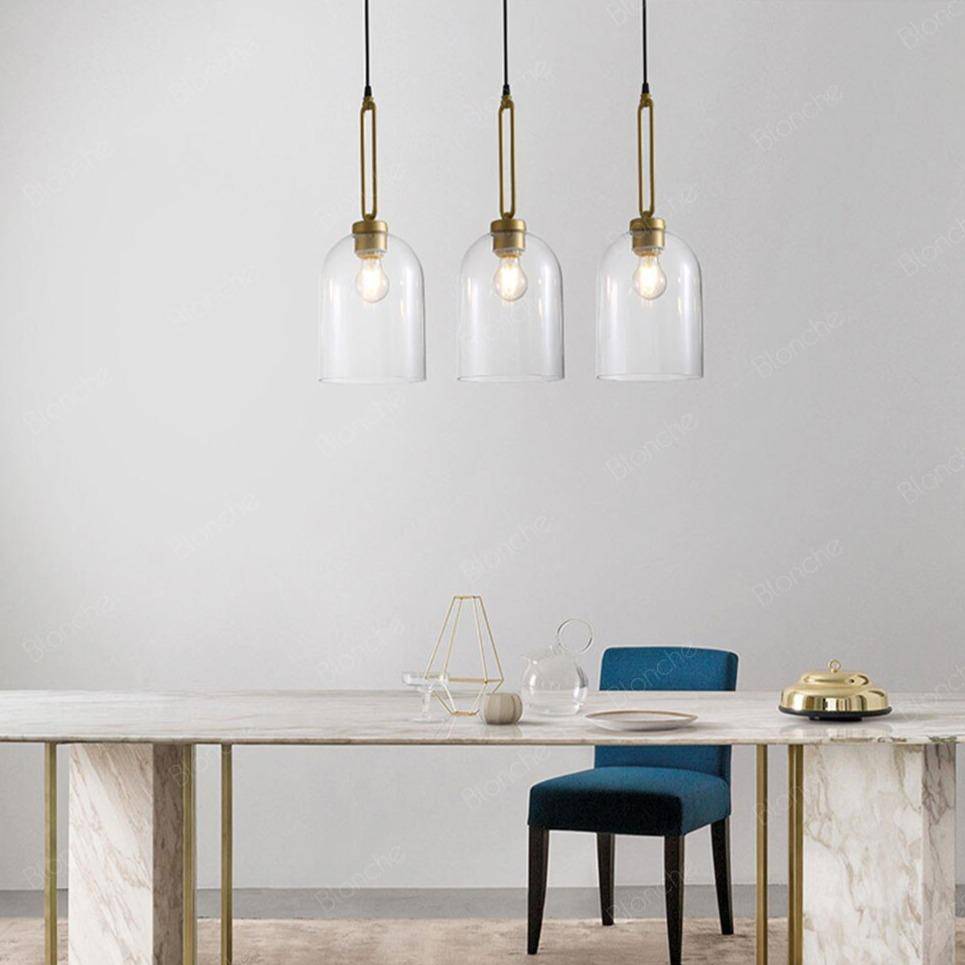 Suspension design LED en verre arrondi et anneau doré - vue 6 sur 7