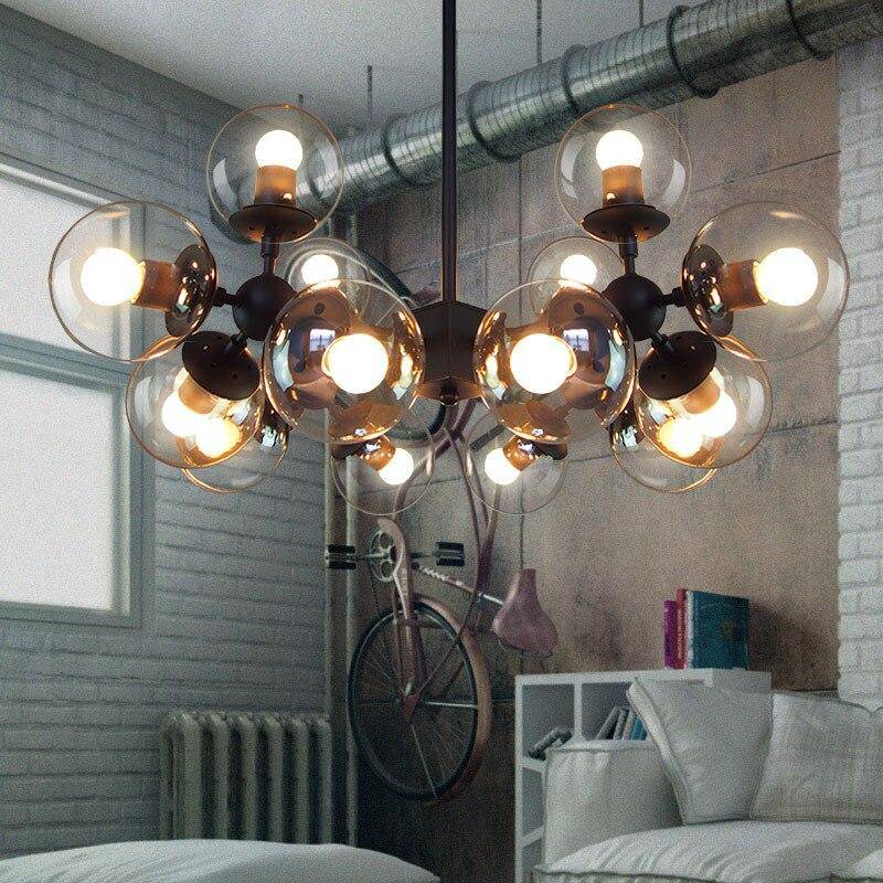 Suspension design avec lampe dans boule de verre