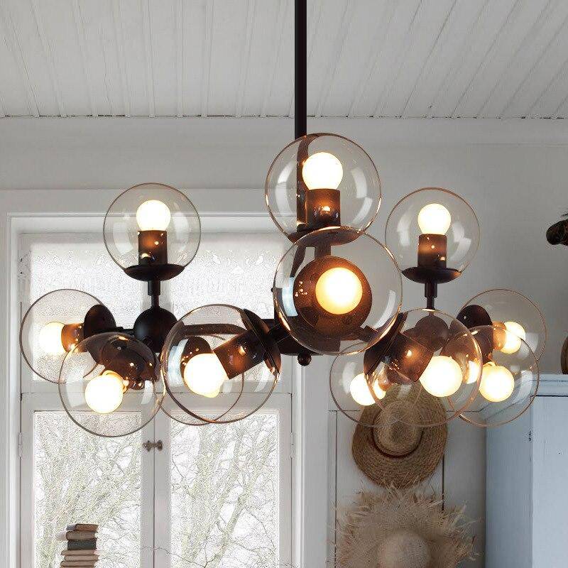 Suspension design avec lampe dans boule de verre