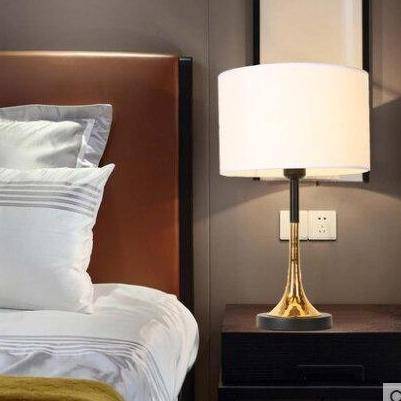 Lampe à poser design à LED avec abat-jour cylindrique