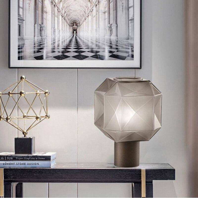 Minimalist geometric LED table lamp - vue 4 sur 7