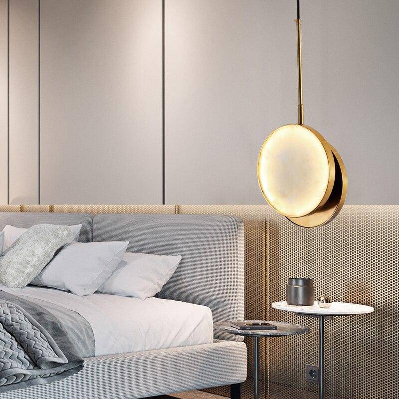 Suspension design LED avec disque en marbre et bords dorés - vue 4 sur 6