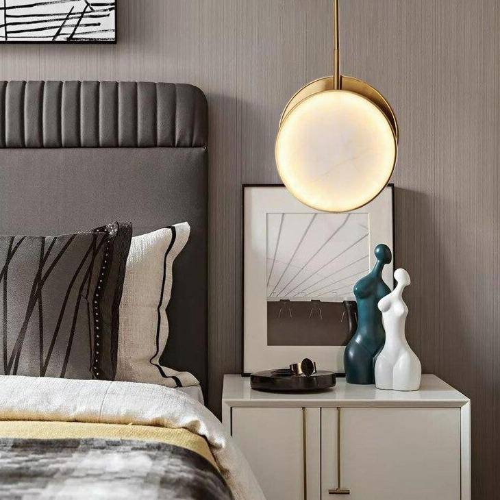 Suspension design LED avec disque en marbre et bords dorés - vue 5 sur 6