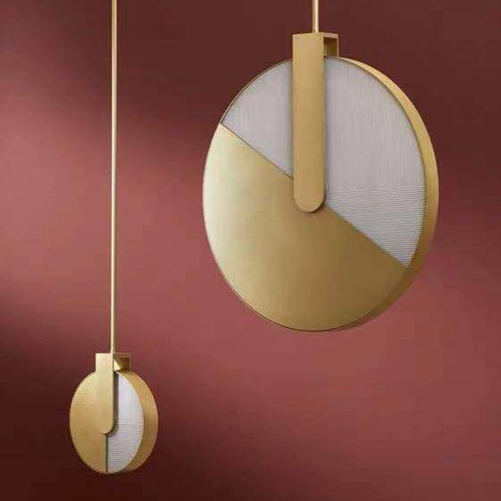 Minimalist gold metal disc LED pendant light - vue 5 sur 5