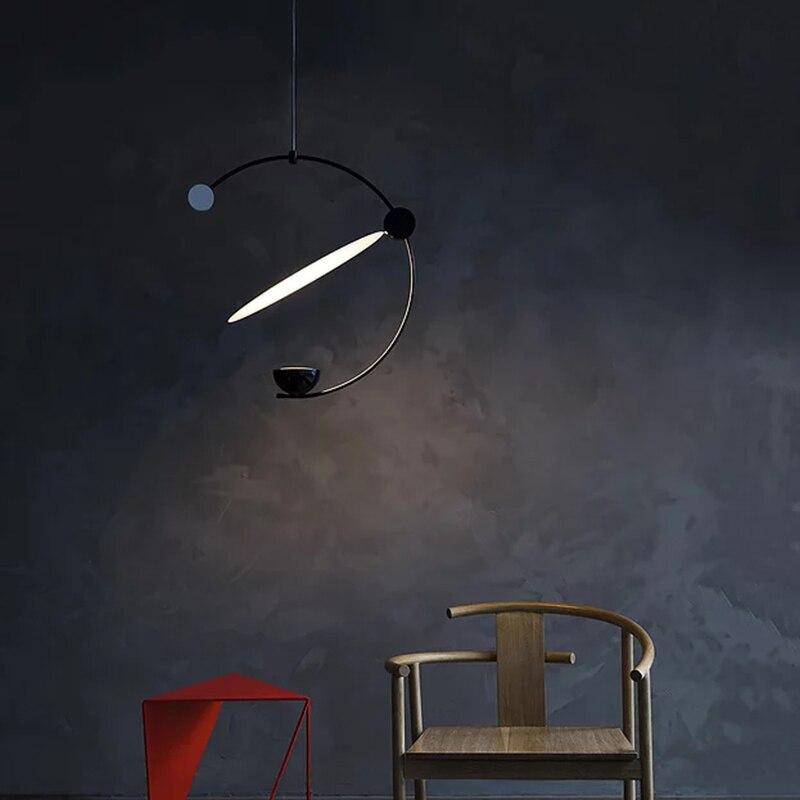 Suspension design LED avec arc de cercle noir et boule lumineuse Creative - vue 3 sur 7
