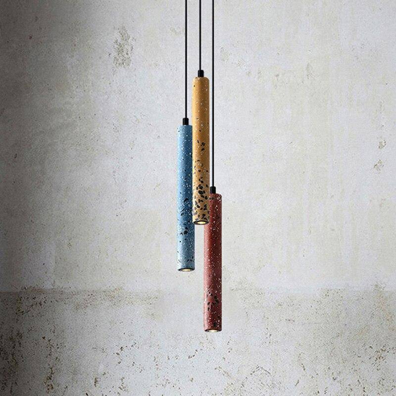 Suspension design LED allongée en ciment terrazzo coloré - vue 4 sur 8