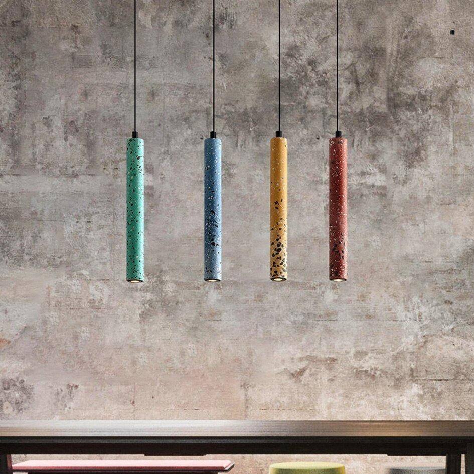 Suspension design LED allongée en ciment terrazzo coloré - vue 5 sur 8