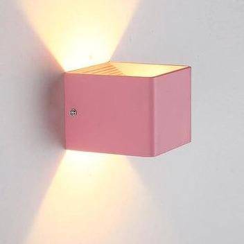 Applique murale moderne LED en cube métal coloré
