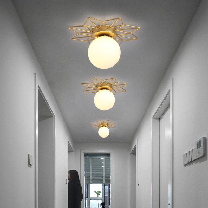 Plafonnier moderne LED avec soleil métallique et globe Sana - vue 3 sur 10