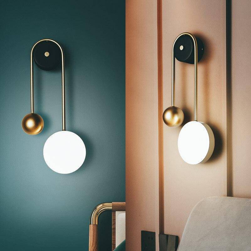 Applique murale design à LED avec boule dorée et disque lumineux - vue 4 sur 5