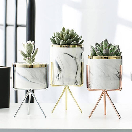 Vase design en marbre avec support en métal Loli Déco