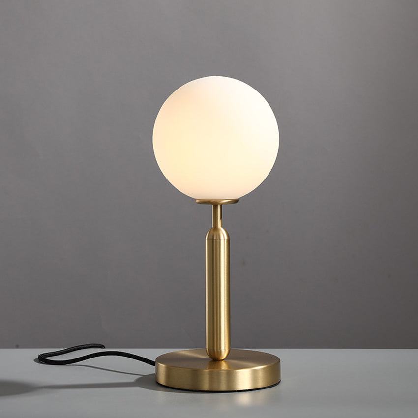 Lampe à poser avec lumière ronde et base dorée Ivy - vue 3 sur 8