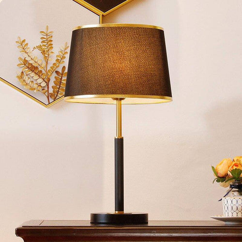 Lampe à poser moderne LED avec abat-jour aux bords dorés