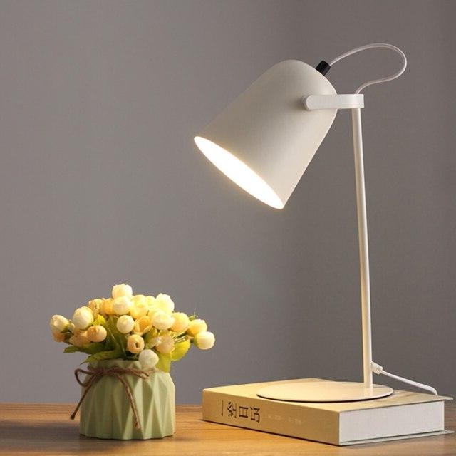 Lampe de bureau moderne avec abat-jour cylindrique coloré Ullysa