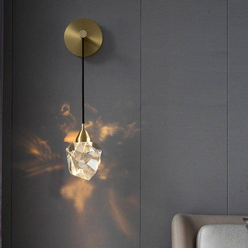 Applique murale design à LED avec abat-jour en verre style Diamant