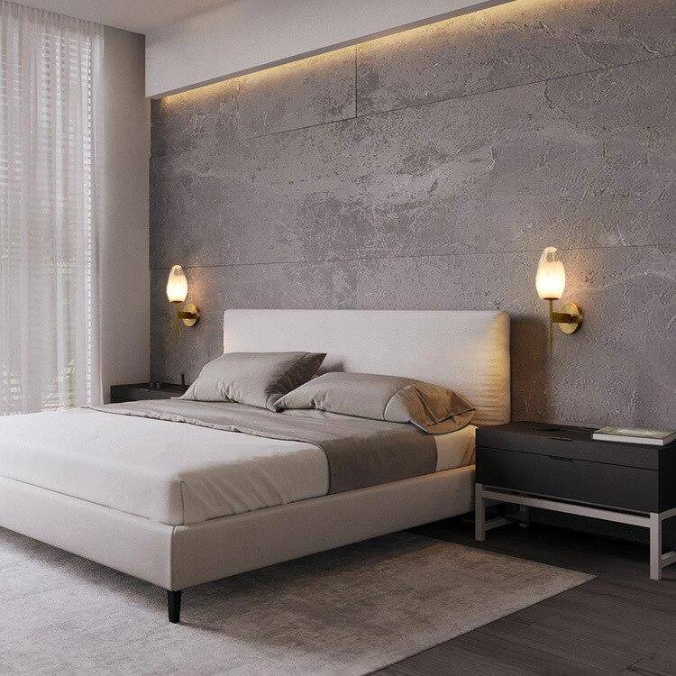Applique murale design LED dorée avec abat-jour cristal - vue 2 sur 8