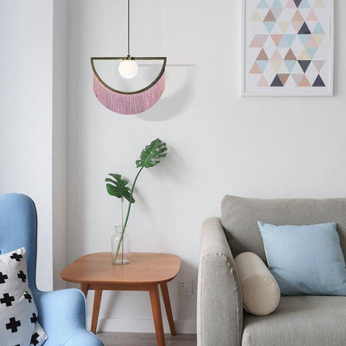 Suspension design LED avec demi-cercle en métal et pendentif coloré
