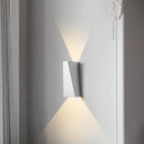 Applique murale design à LED en métal brossé style géométrique