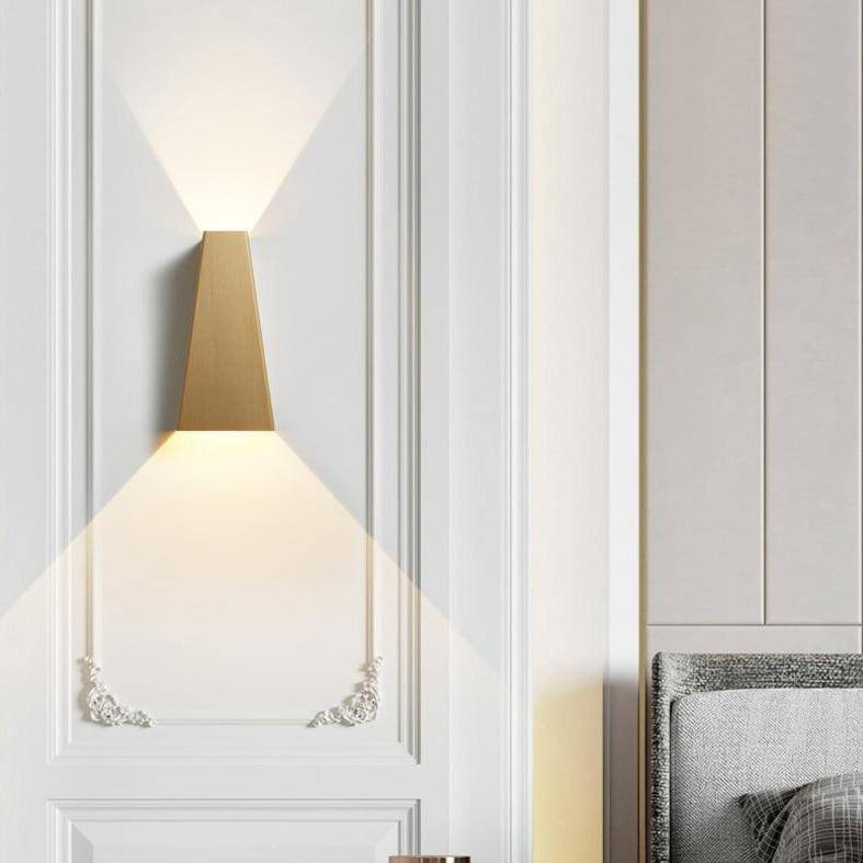 Applique murale design à LED en métal brossé style géométrique - vue 3 sur 18