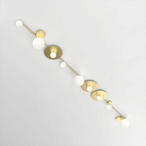 Plafonnier design à LED en métal doré et boules en verre style géométrique