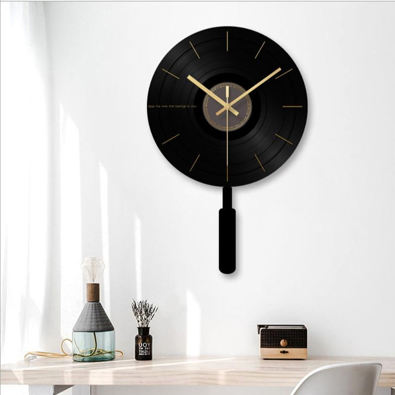 Horloge murale ronde design noire et aiguilles dorées 30cm - vue 3 sur 5