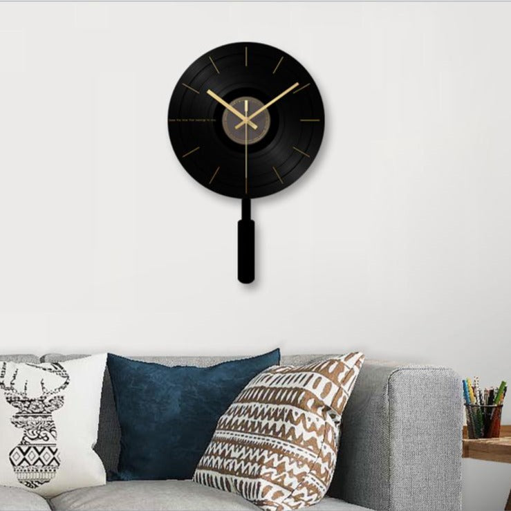 Horloge murale ronde design noire et aiguilles dorées 30cm - vue 4 sur 5