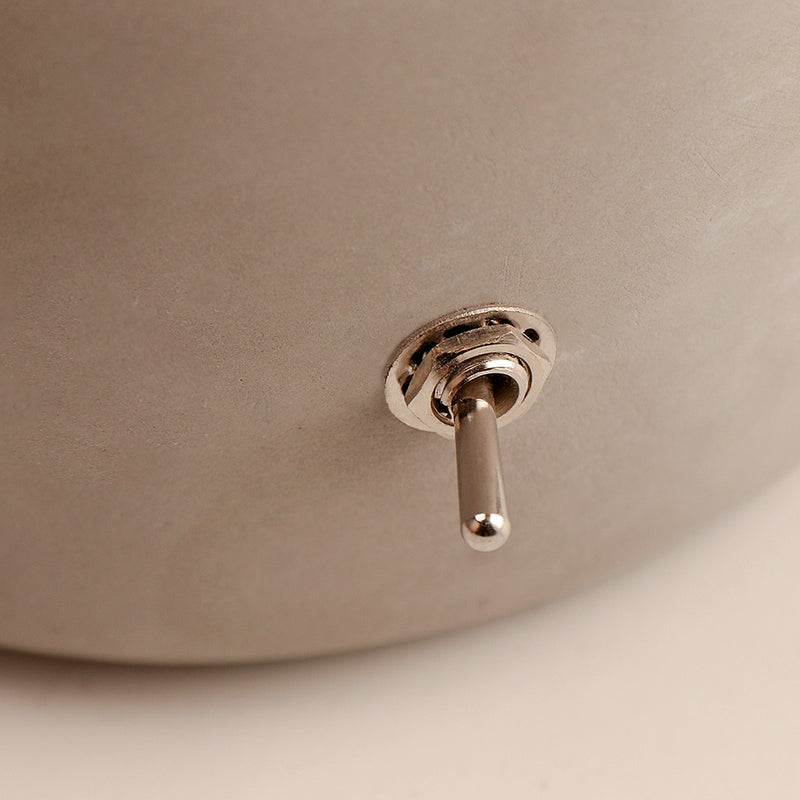 Lampe à poser rétro en ciment gris Lino