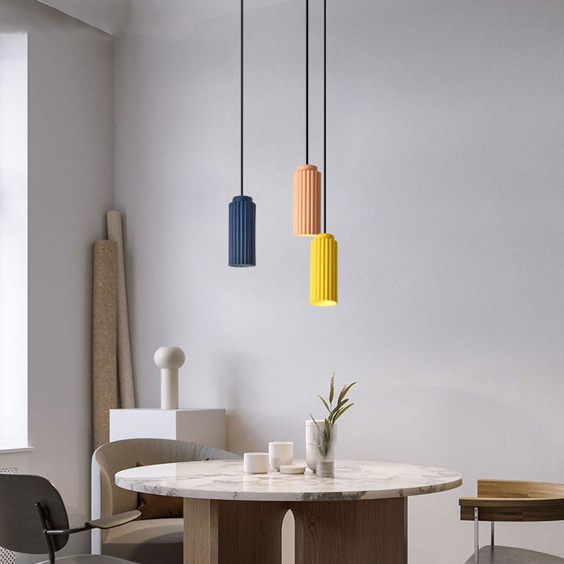 Suspension moderne LED avec abat-jour en tube coloré Kinna - vue 4 sur 12