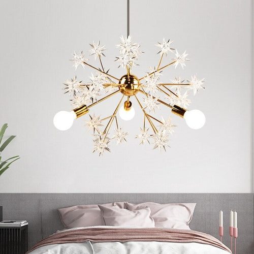 Lustre moderne métallique avec des étoiles étincelantes Tanit