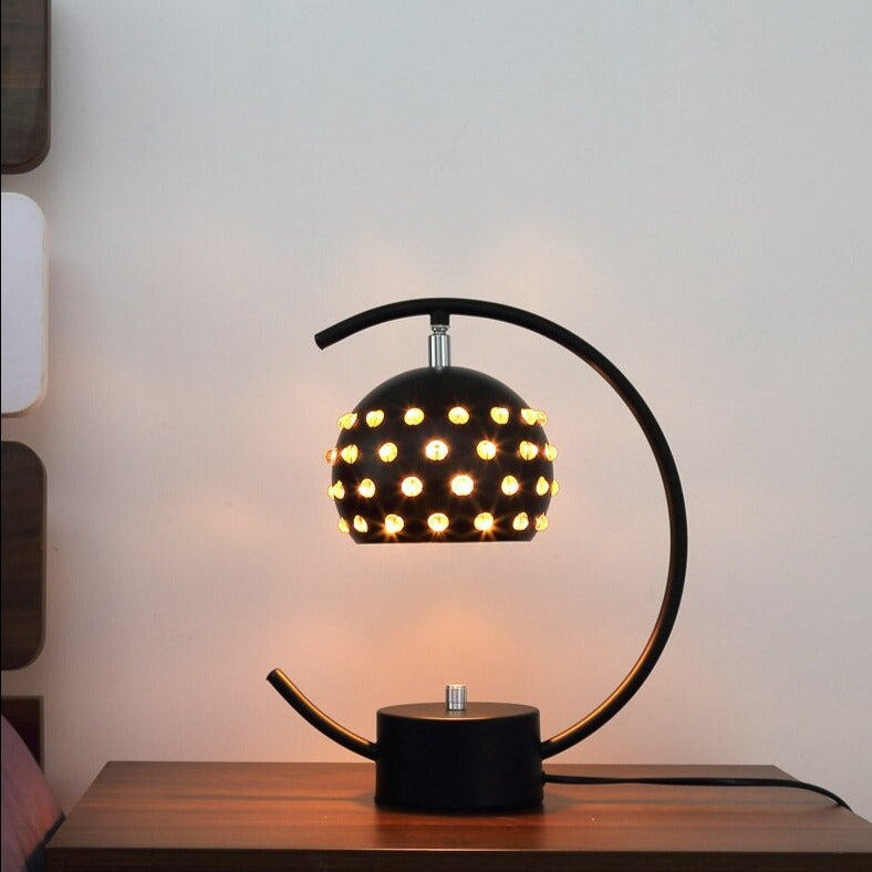 Lampe de bureau en métal avec abat-jour style disco Nest