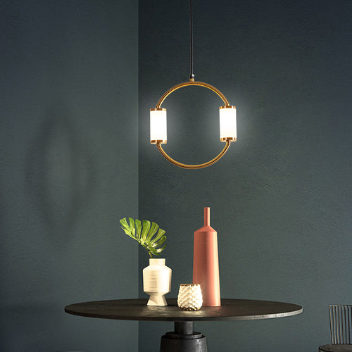 Suspension moderne LED tubes dorés avec forme géométrique Nyla