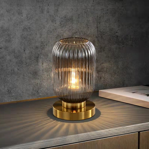 Lampe à poser cylindrique en verre coloré et base dorée Quinn - vue 5 sur 13