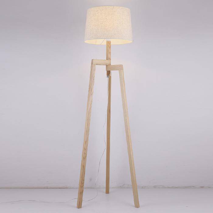 Lampadaire en bois Modern Wood sur 3 pieds avec abat-jour en tissu