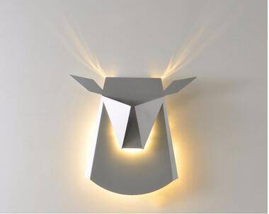 Applique design LED en forme de tête cerf de couleur