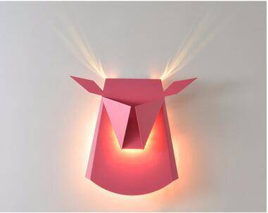 Applique design LED en forme de tête cerf de couleur