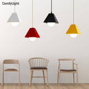 Suspension LED triangulaire de couleur