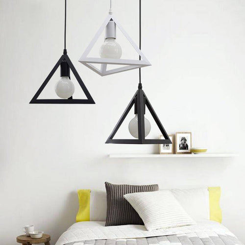 Suspension moderne LED en triangle (noir ou blanc) - vue 5 sur 4