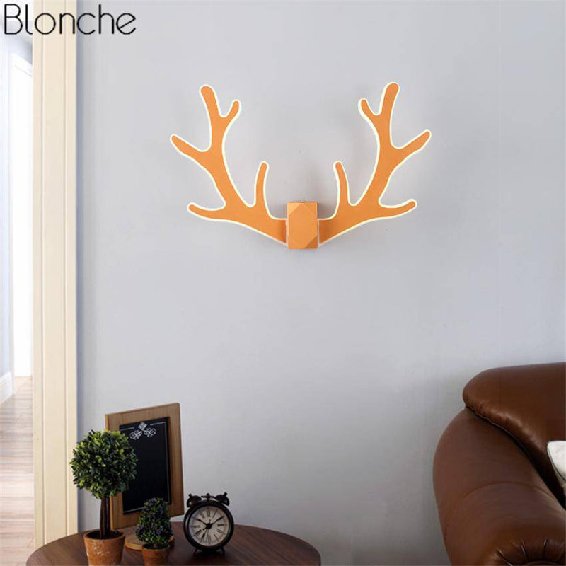 Applique murale LED en forme de corne cerf colorée