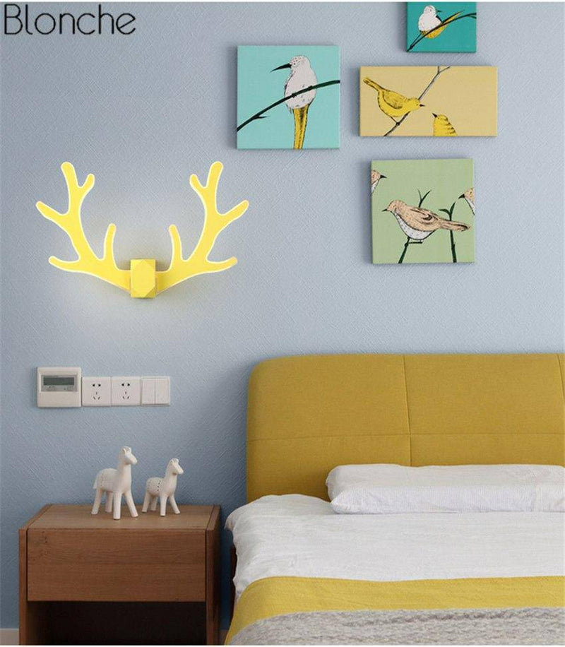 Applique murale LED en forme de corne cerf colorée