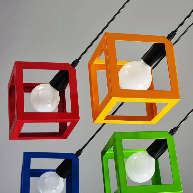Suspension design à LED arête de cube de couleur en métal - vue 4 sur 5